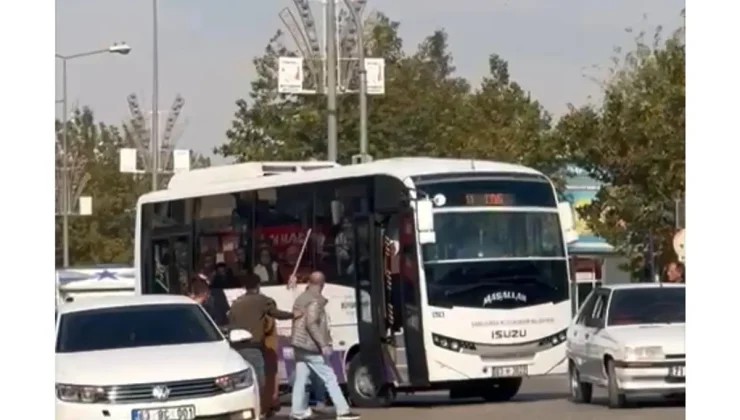 Siverek’te Minibüs Şoförüne Saldırı: Kavga Güvenlik Kamerasına Yansıdı